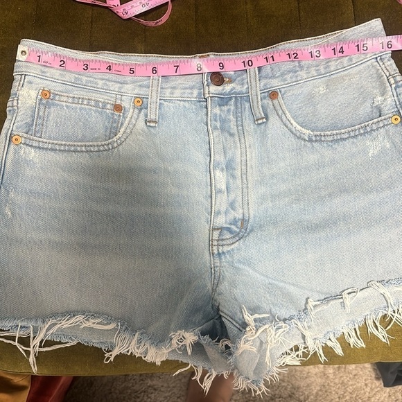 Madewell Relaxed Denim Shorts in Rosemount Wash: Destroyed Hem Edition size 27 - Picture 3 of 8